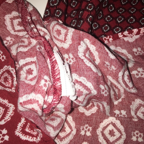 Abercrombie and Fitch Could Shoulder Top XS - Picture 4 of 7